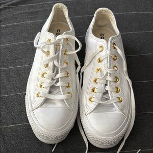 Converse Women's White leather Sneakers size 8.5